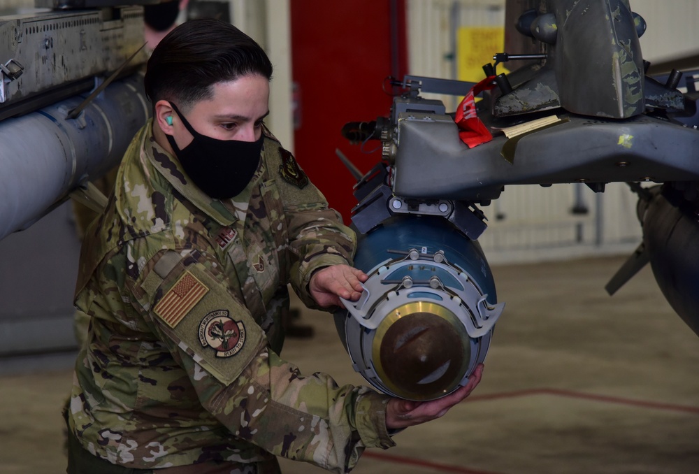 Wolf Pack brings the heat for Annual Load Crew Competition