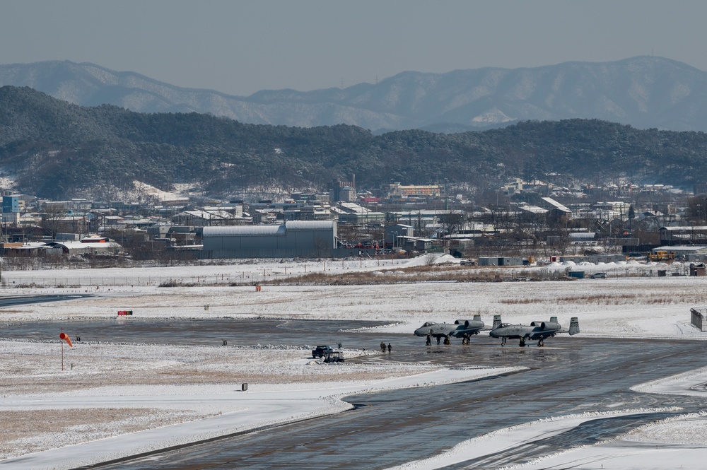 25th FS flies over Osan