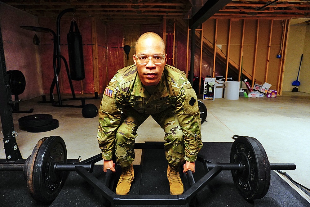 88th Readiness Division Soldier Maintains Fitness Level During Pandemic