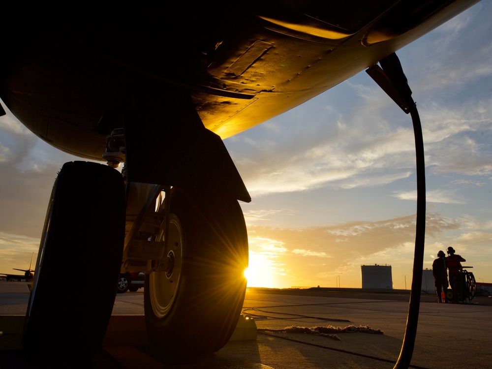 Refueling F-16s