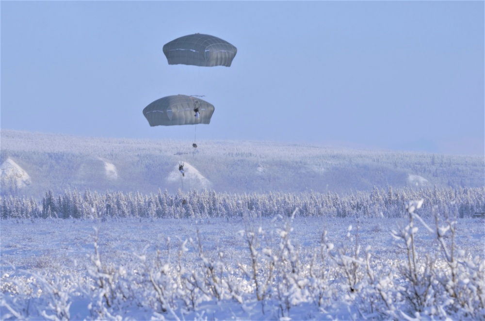 Paratroopers kick off Arctic Warrior 2021 with jump into DTA