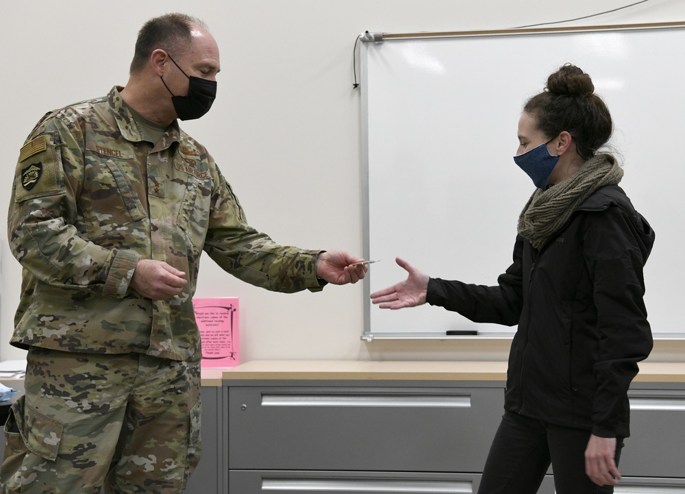 Oregon Adjutant General Tours 211info center, meets with service members and staff