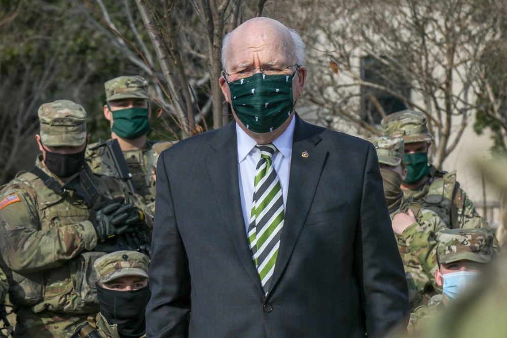 Vermont Senator Visits Vermont Soldiers in Washington D.C.