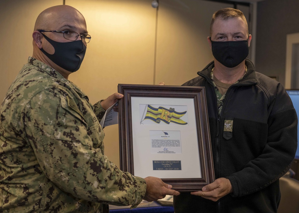 Navy Recruiting Presents Gold “R” Award Winners
