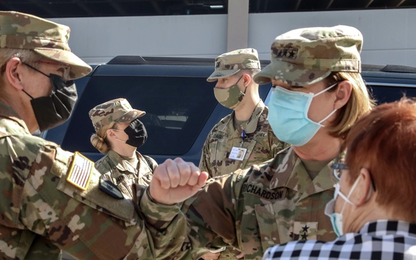 ARNORTH Commanding General Visits Yuma Regional Medical Center
