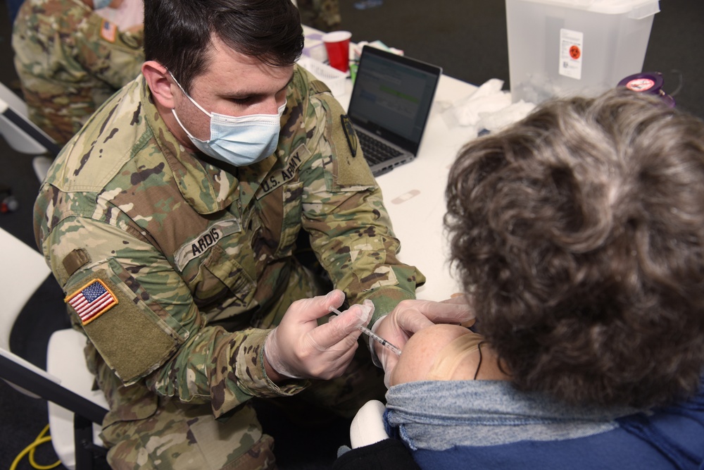 South Carolina National Guard medics team up with Tidelands Health South to administer COVID vaccinations