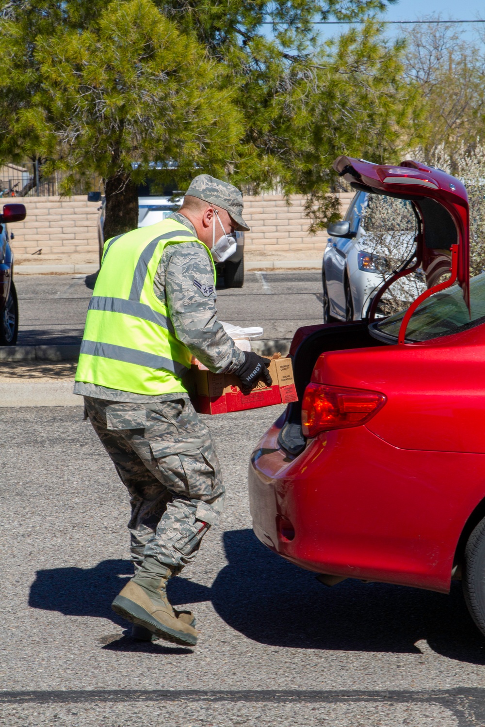 Arizona National Guard Helps Pima County Food Bank