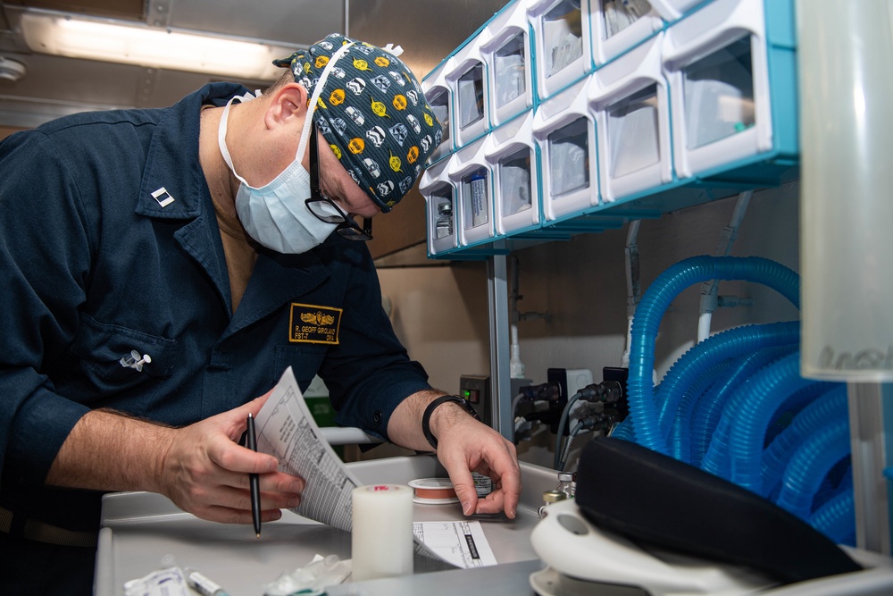 FST-7 Performs Surgery Aboard USS New Orleans