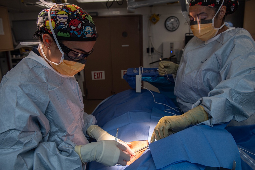 FST-7 Performs Surgery Aboard USS New Orleans