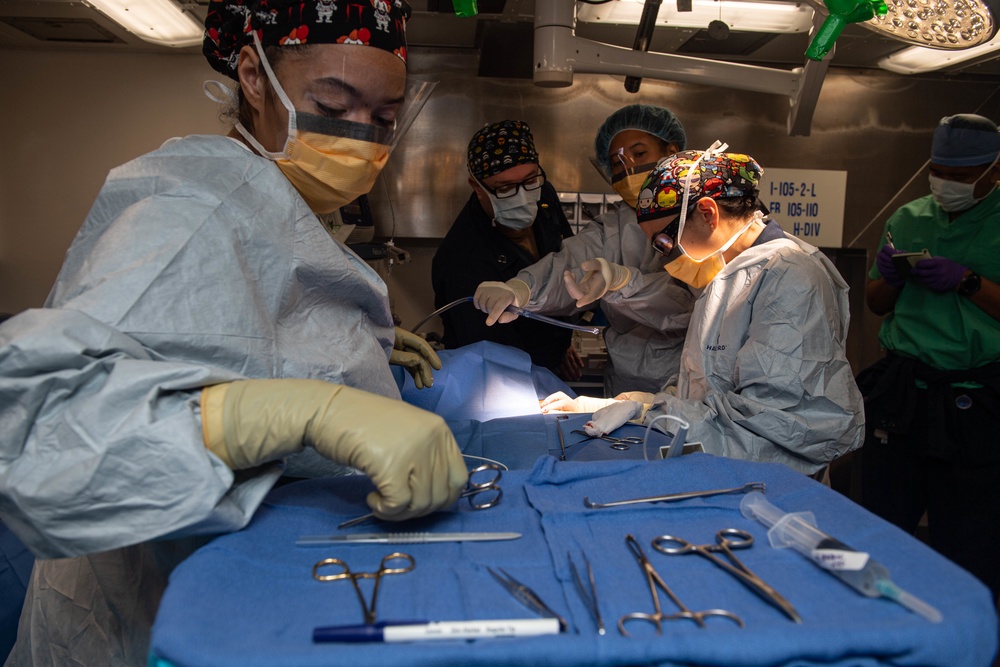 FST-7 Performs Surgery Aboard USS New Orleans
