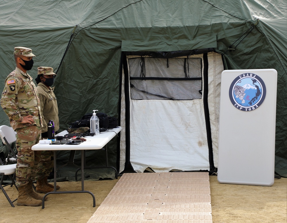 U.S. Army Japan senior leaders visit the Contingency Command Post during Tomodachi Rescue Exercise