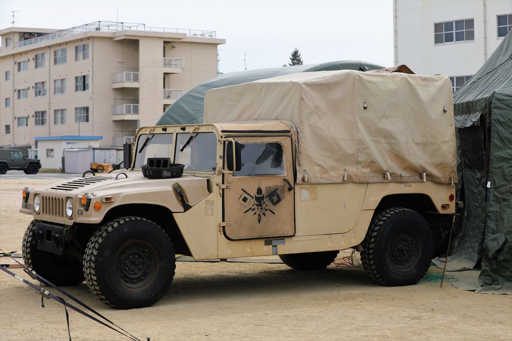 U.S. Army Japan senior leaders visit the Contingency Command Post during Tomodachi Rescue Exercise