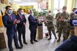 432nd Civil Affairs Team assists with Slovakian gift outreach