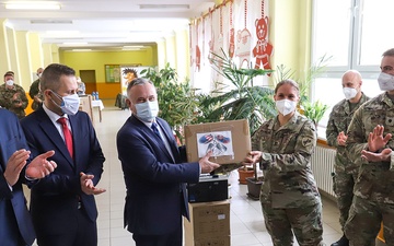 432nd Civil Affairs Team assists with Slovakian gift outreach