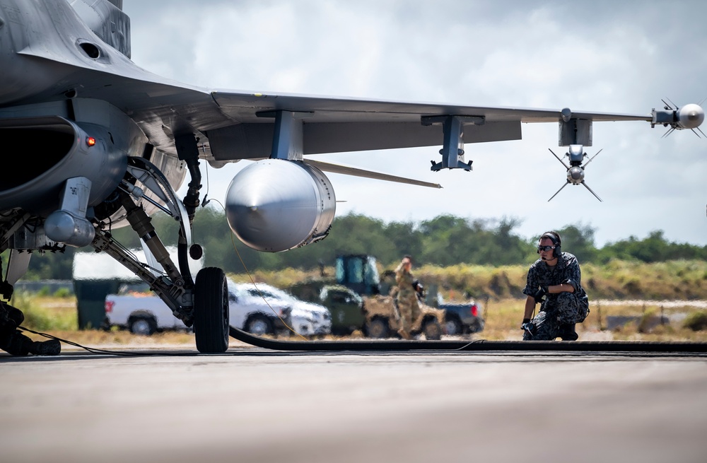 U.S., Koku-Jieitai Conduct ACE Hot F-16 Refueling