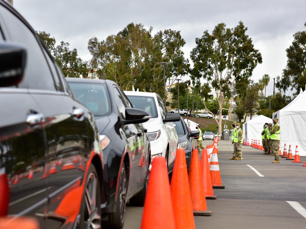 Cal Guard supports COVID-19 vaccine mega point of distribution site in Los Angeles