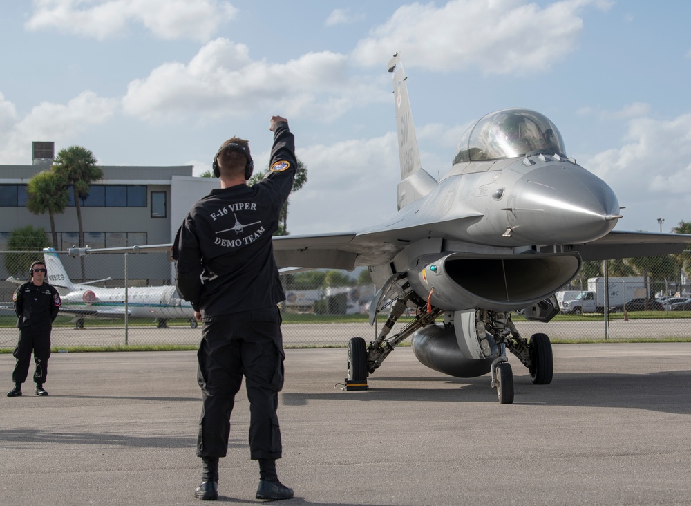 Viper Demo Team performs at Fort Lauderdale Air Show