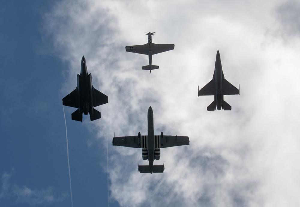 Viper Demo Team performs at Fort Lauderdale Air Show