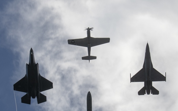 Viper Demo Team performs at Fort Lauderdale Air Show