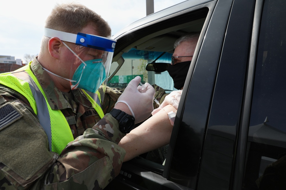 Army responds to mass vaccination site at Cal State LA