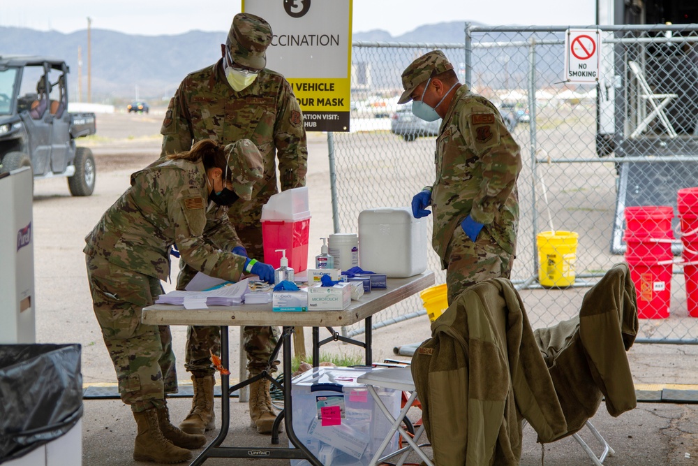 Arizona National Guard Assists Gila River Indian Community Vaccine Distribution Event