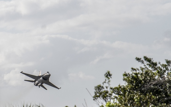 Viper Demo Team performs at Stuart Air Show