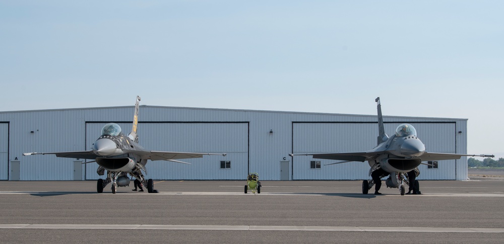 Viper Demo Team performs at the HAPO &quot;Over the River&quot; Airshow