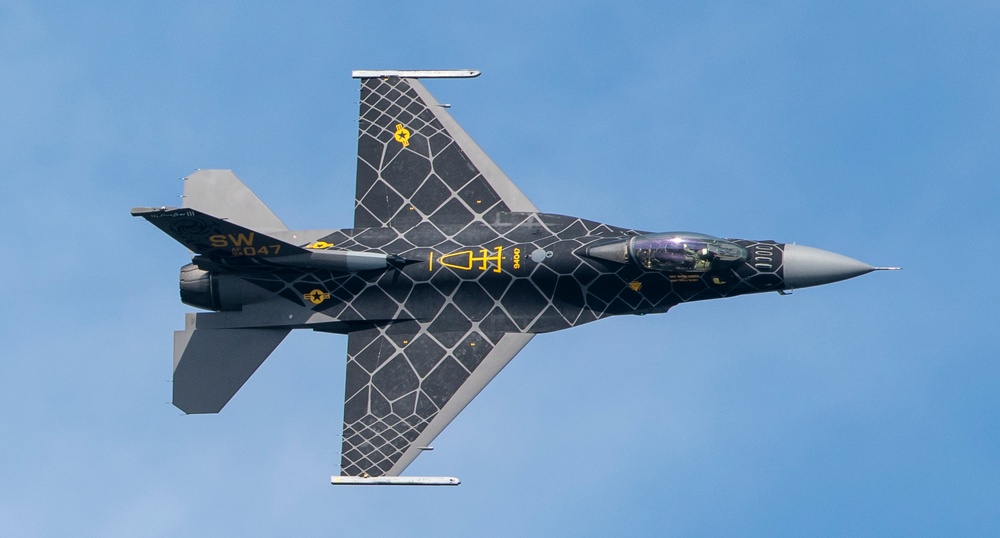 Viper Demo Team performs at the HAPO &quot;Over the River&quot; Airshow