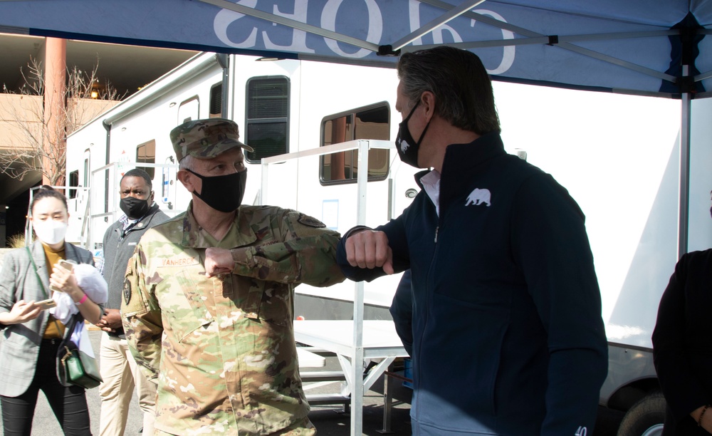 U.S. Air Force Gen. Glen VanHerck, NORAD &amp; USNORTHCOM Commander, visits the vaccination site at California State University, Los Angeles