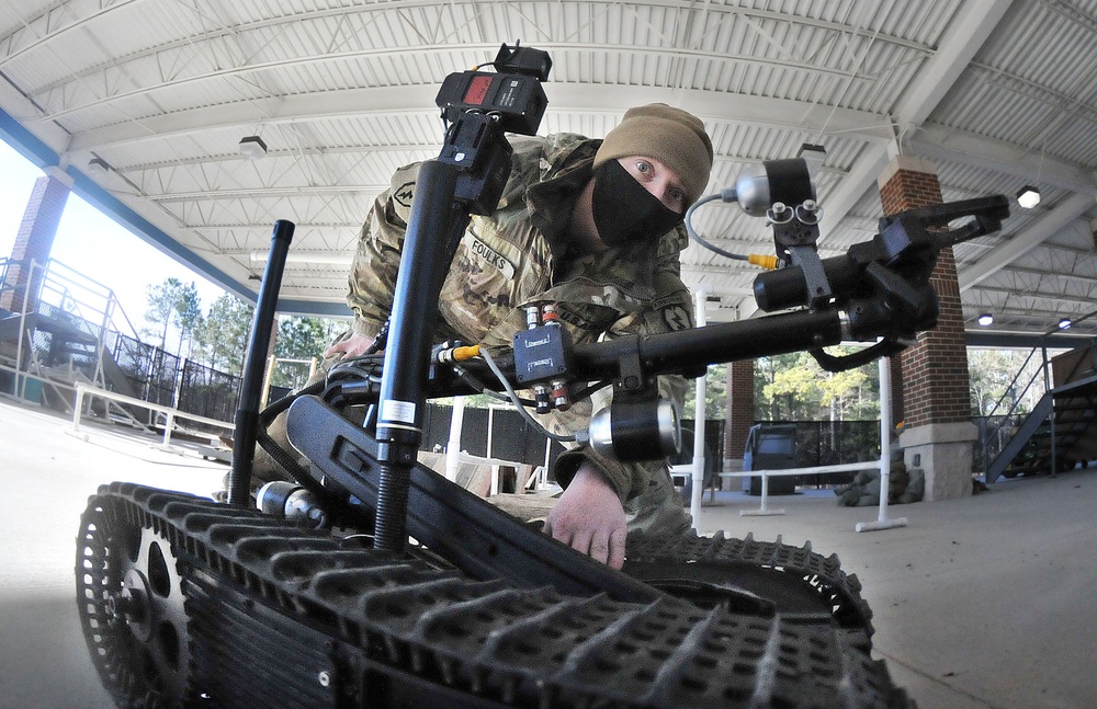 Future sustainers acquire robotics knowledge during phase 1 of EOD Specialist Course