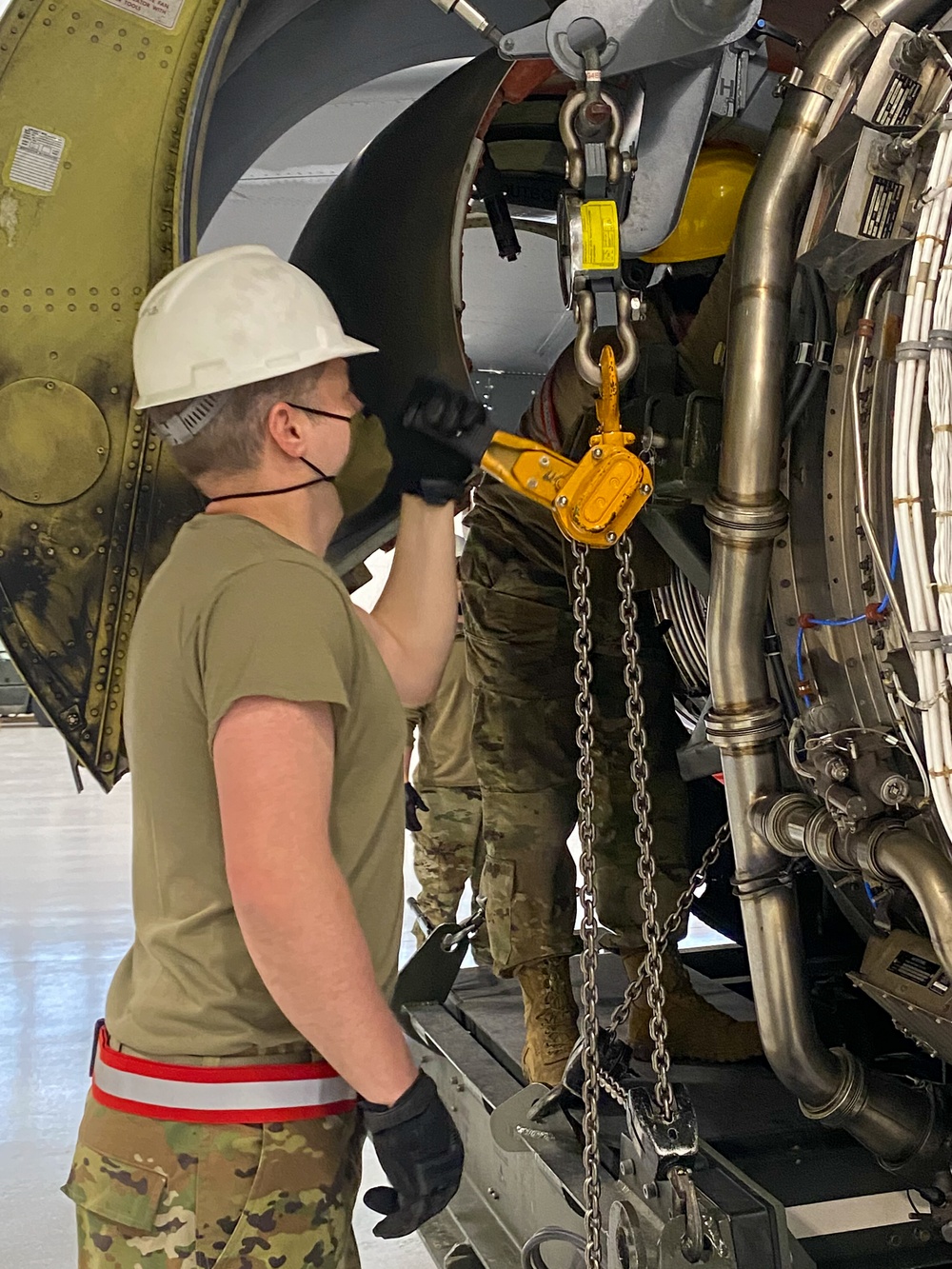 KC-135 Stratotanker engine maintenance