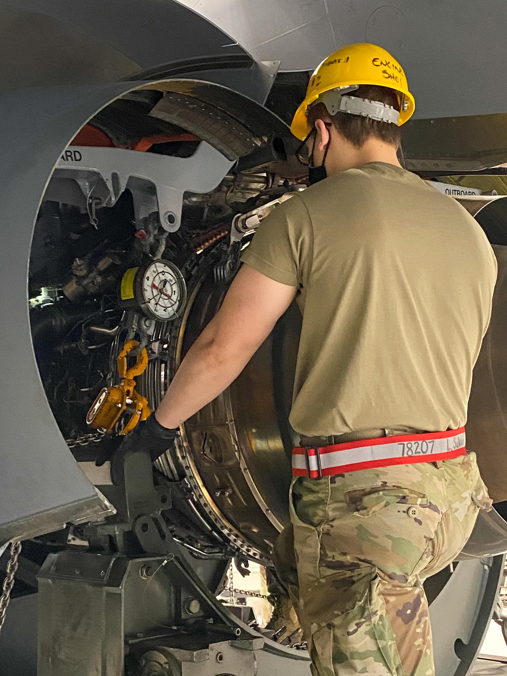 KC-135 Stratotanker engine maintenance