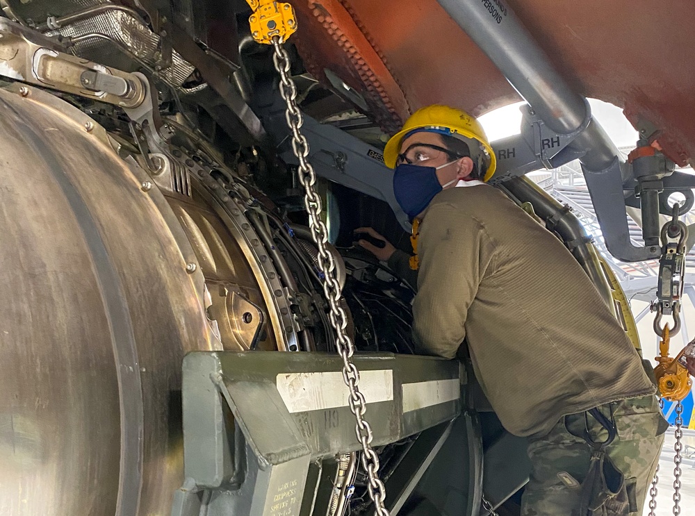 KC-135 Stratotanker engine maintenance