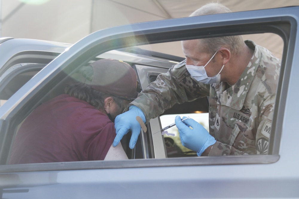Arizona National Guard continues to support COVID-19 vaccination site