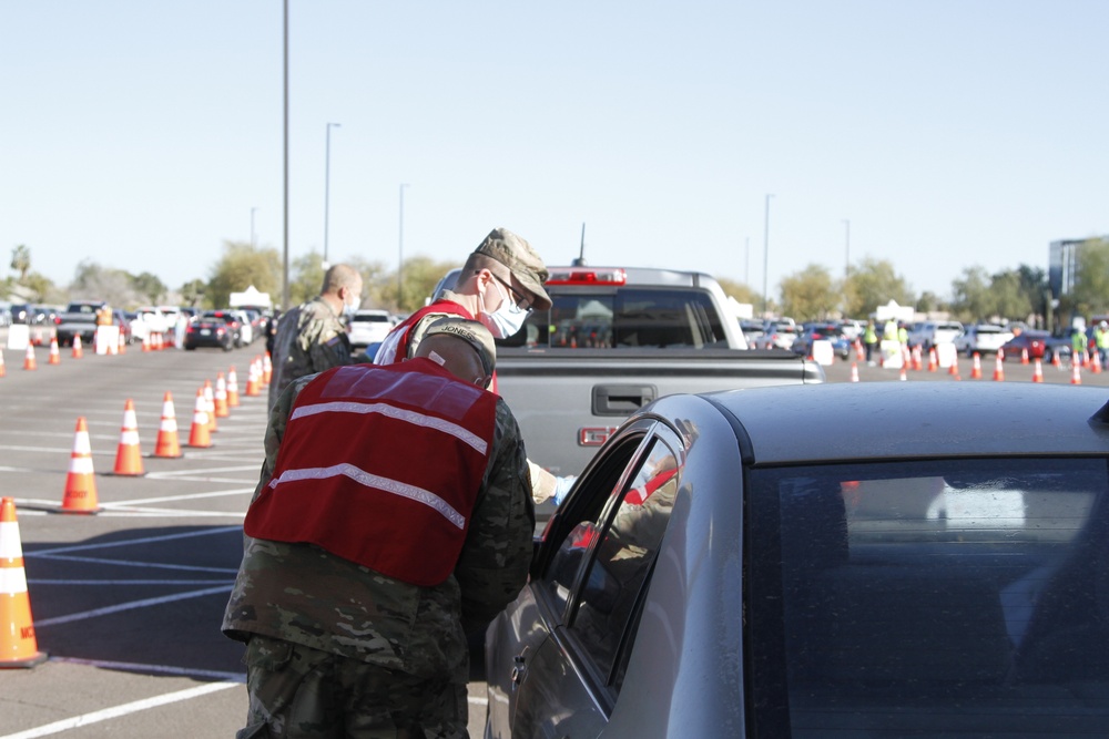 Arizona National Guard continues to support COVID-19 vaccination site