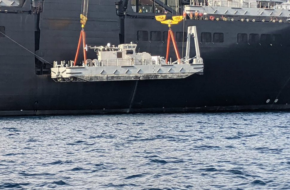 DVIDS - Images - Expeditionary Sailors Offload INLS in Guam with MPSRON ...
