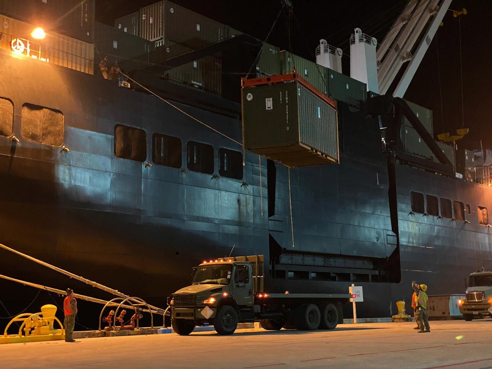 Expeditionary Sailors Offload INLS in Guam with MPSRON 3