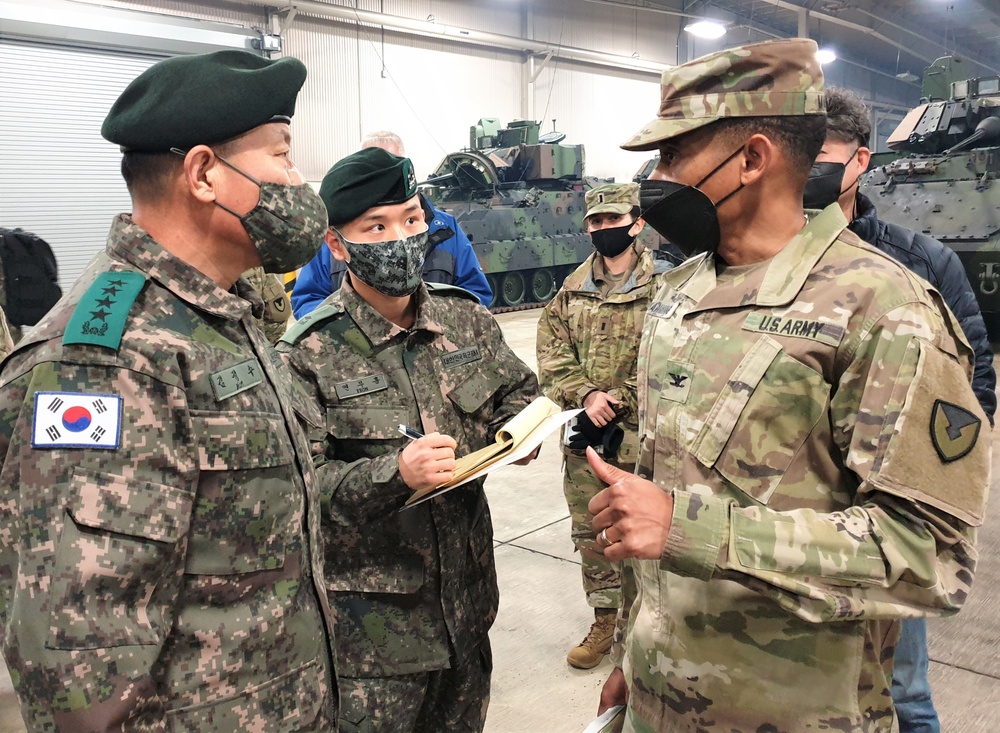 Republic of Korea Army 4-star general visits APS-4 at Camp Carroll