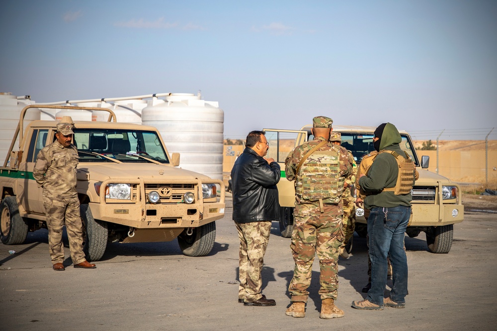 Iraqi military receives communication equipment from CTEF program