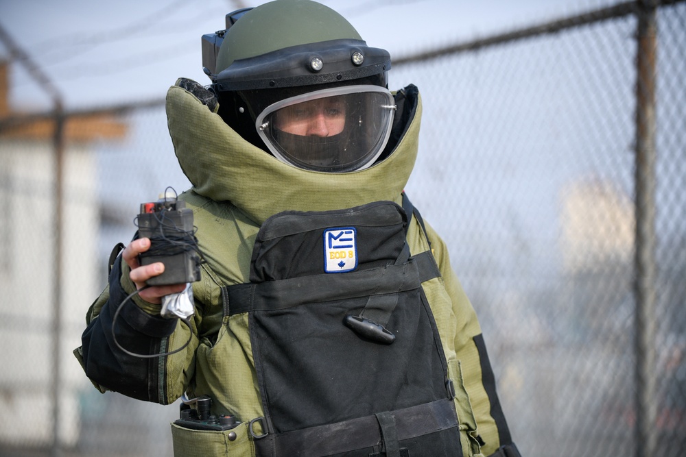 Humphreys Explosive Ordnance Disposal and Military Police train real-life scenario