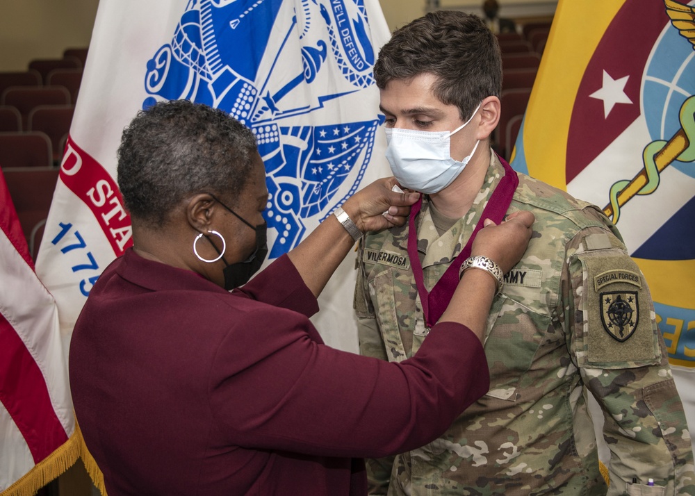 Order of Military Medical Merit Presented to USU Medical Student