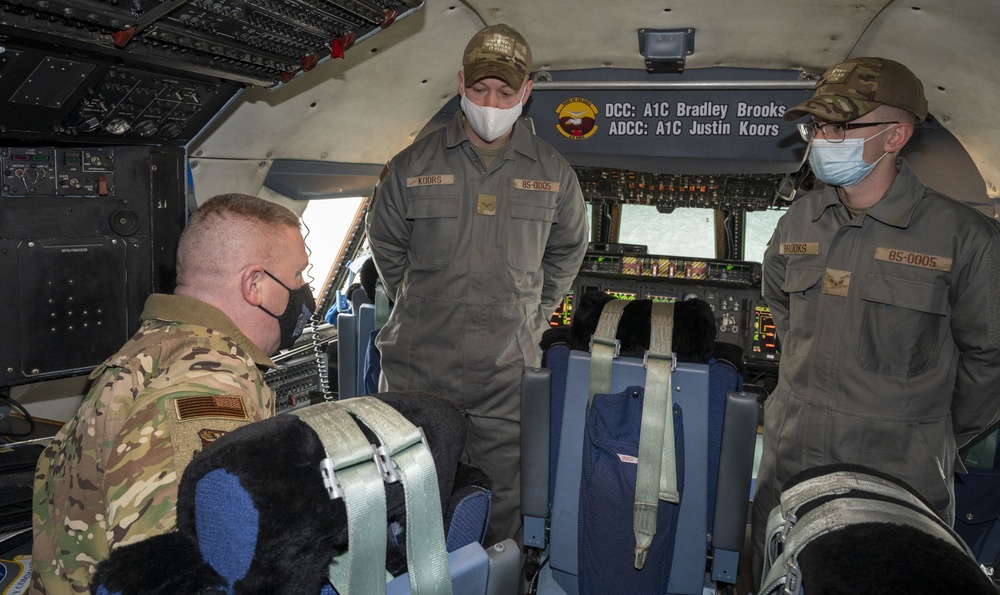 18th Air Force command chief experiences Dover’s rapid global airlift mission