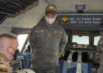 18th Air Force command chief experiences Dover’s rapid global airlift mission