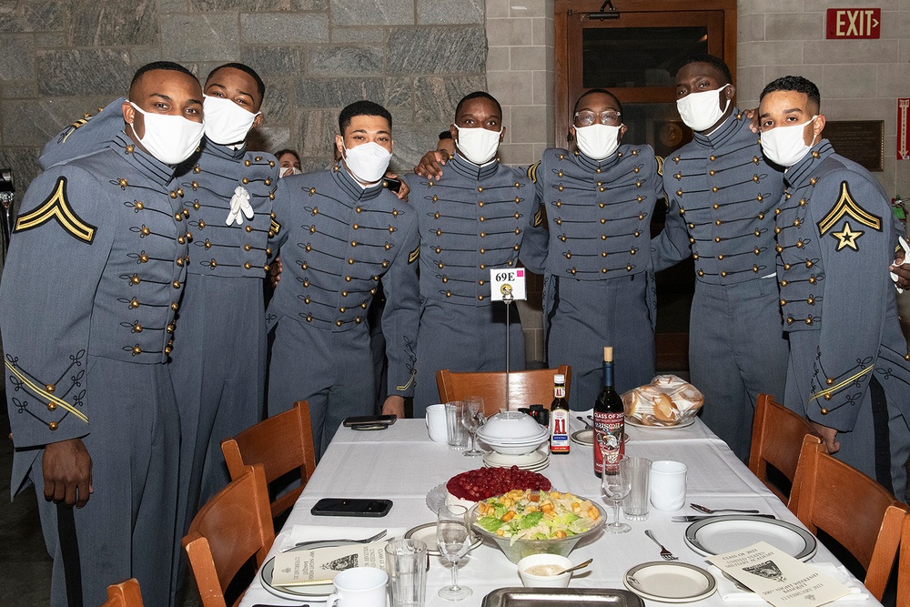 Class of 2022 cadets celebrate their 500th Night