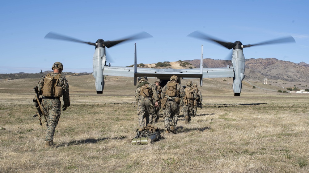 Battalion Landing Team 1/1 executes Tactical Recovery of Aircraft and Personnel exercise
