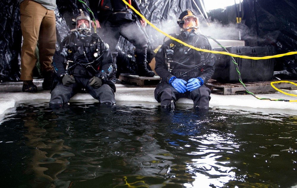 MDSU 2 Hosts Ice Dive Training