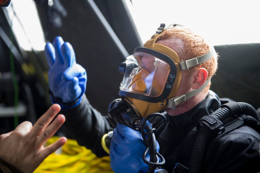 MDSU 2 Hosts Ice Dive Training