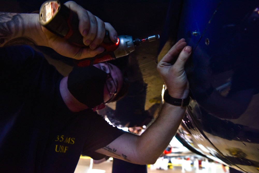 Airmen restore Navy Blue Angel
