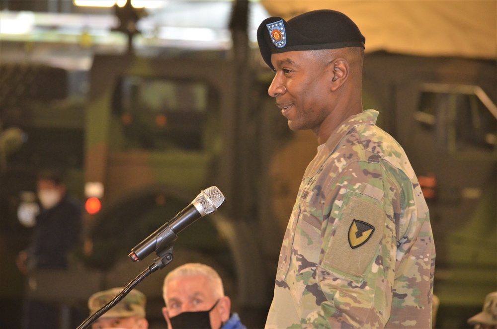 403rd AFSB welcomes Reaves, bids farewell to Ruiz in change of responsibility ceremony