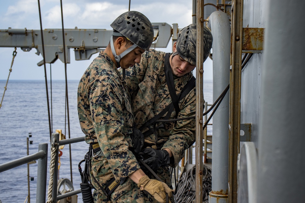 DVIDS - Images - Kilo Company, 31st MEU rappels aboard USS Ashland ...